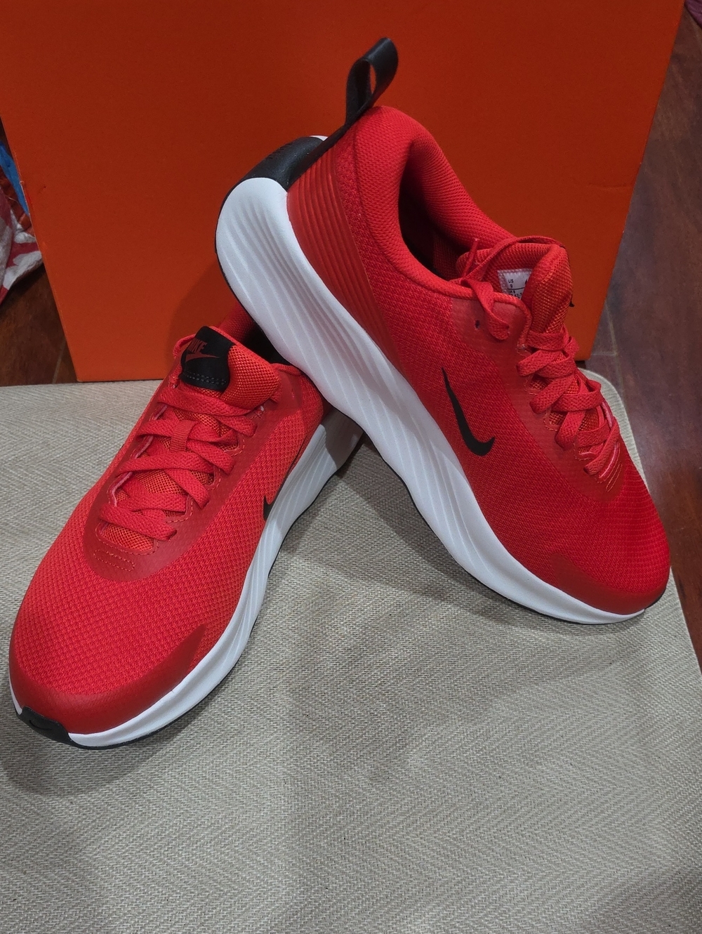 NWB Men’s Size 9 Nike Promina Sneakers